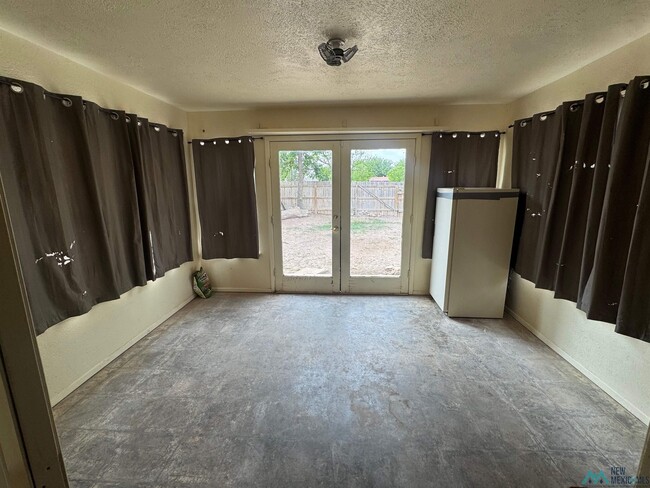 Building Photo - 1405 W Yucca Ave