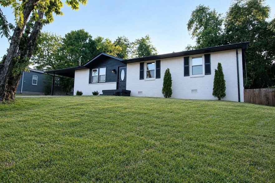 Building Photo - 114 Woodridge Dr