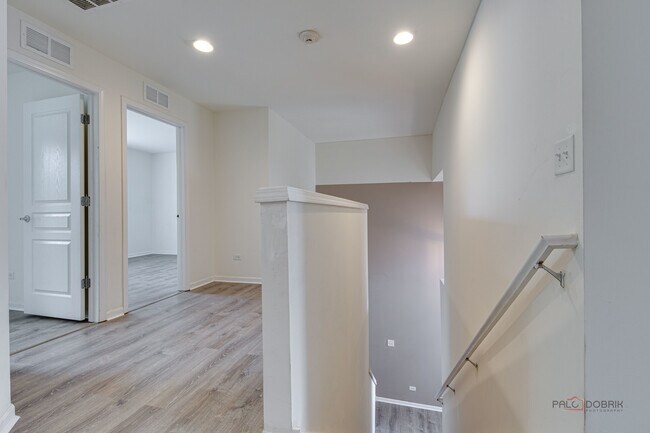 Building Photo - 347 Devoe Dr