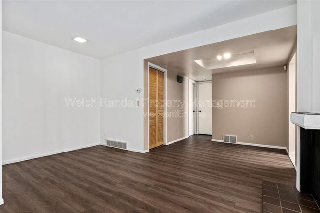 Building Photo - 6871 Countrywoods Cir