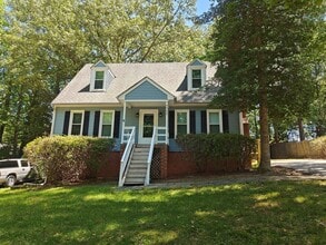 Building Photo - 4 bedroom2 bath home