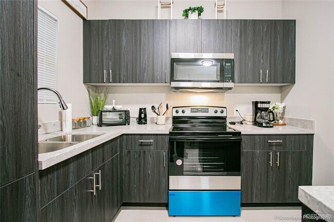 Building Photo - 15 Quail Ave