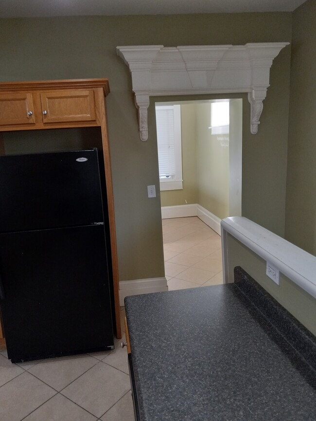 Kitchen2 - 904 E Chestnut St