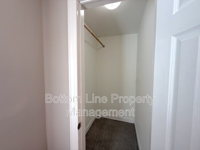 Building Photo - 307 N Linwood Ave