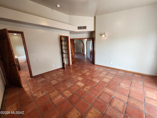 Building Photo - 11065 E Snyder Rd