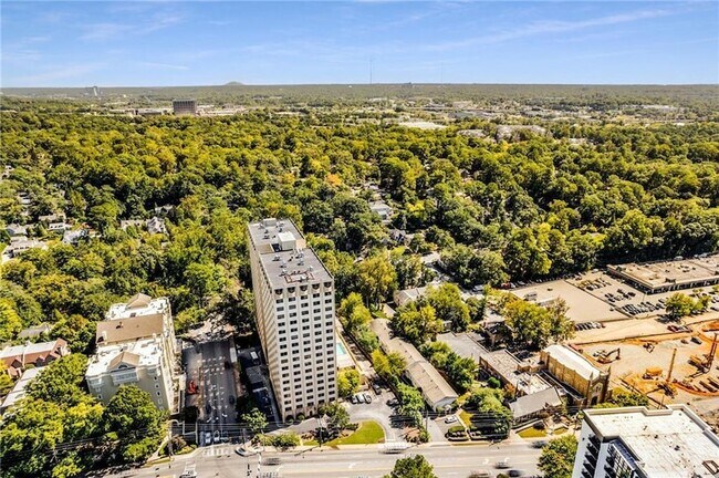 Building Photo - 2479 Peachtree Rd NE