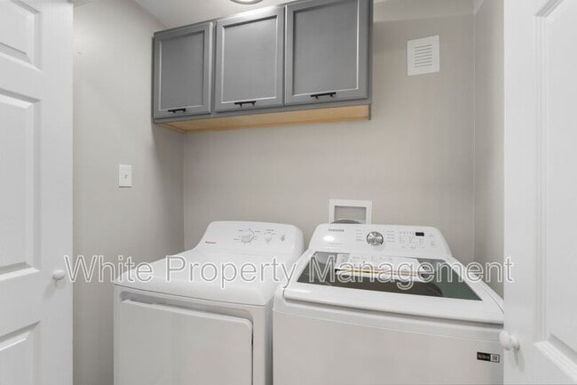 Building Photo - 911 Belinda St