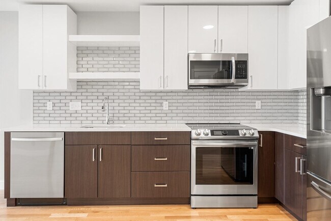 Building Photo - 10 Taber St