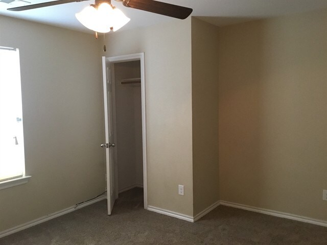 Building Photo - 587 Lentisco Dr