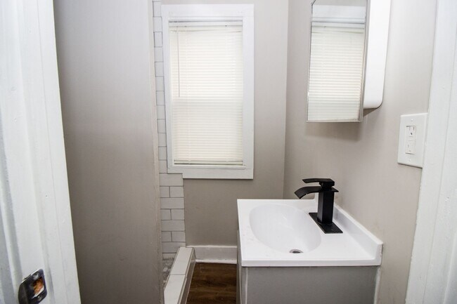 Building Photo - 2947 E 57th St