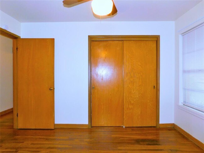Building Photo - 1713 Crescent St