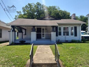 Building Photo - 1105 Adams St