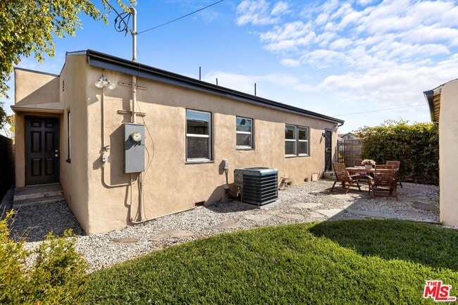 Building Photo - 2400 W 74th St