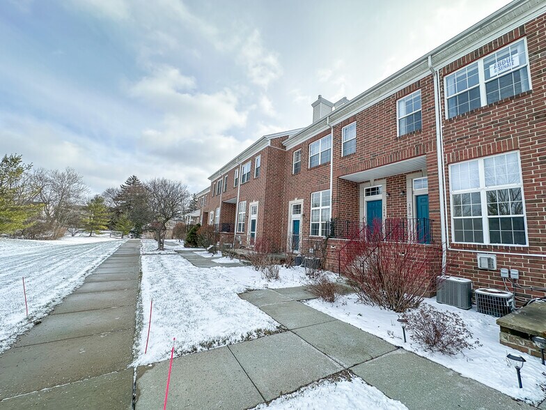 Building Photo - 1872 Lindsay Ln