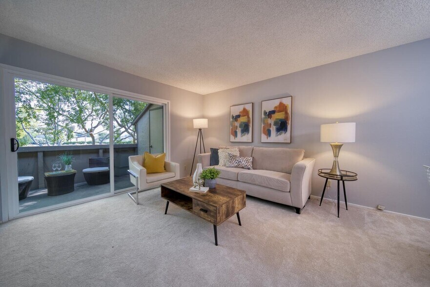 Living room - 1178 N Abbott Ave