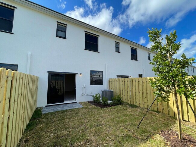 Building Photo - 28637 SW 132nd Ct
