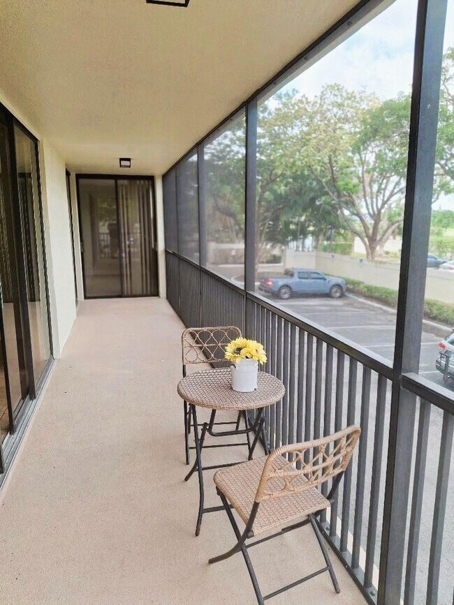 Building Photo - 105 Lake Emerald Dr