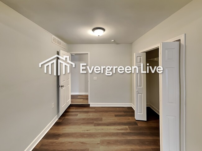 Building Photo - 5052 Galbraith Cir