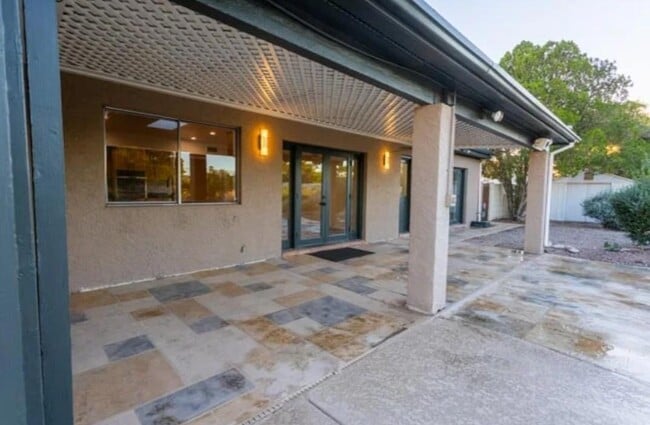 Building Photo - 5240 E Cholla St