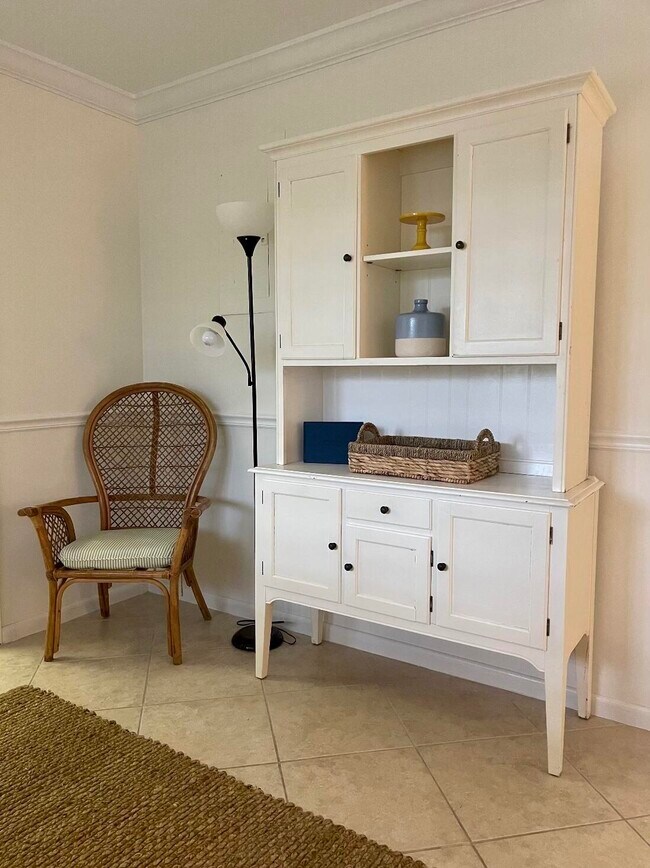 Building Photo - 1202 Palm Trail