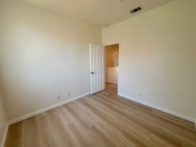 Building Photo - Very clean and upgraded 4 bedroom home in Buena Park