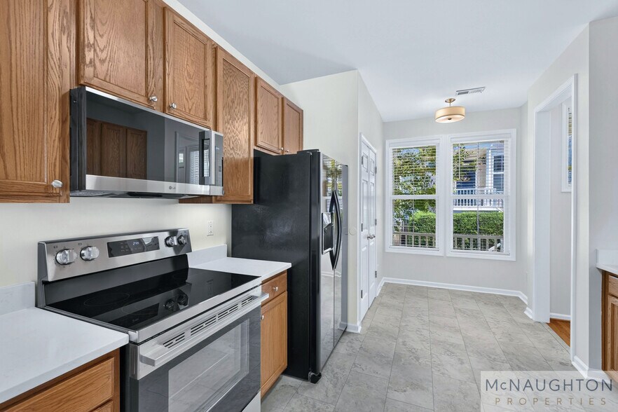 Building Photo - 513 Village Loop Dr