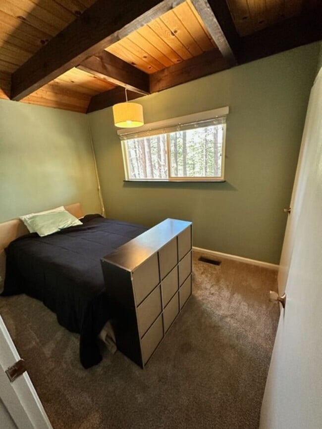 Building Photo - Lovely 5Bd pet friendly home available for rent now!! Home is ready for a long term renter! Call ...