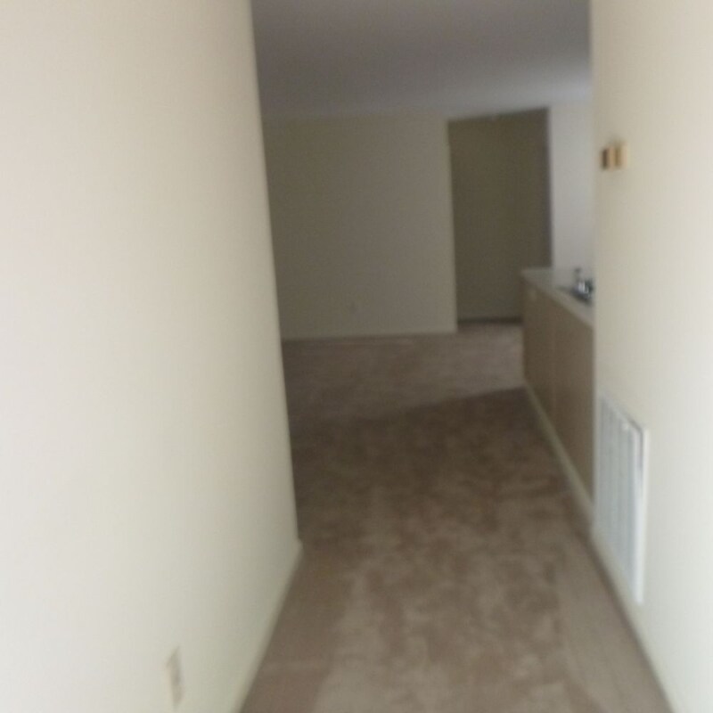 Building Photo - 2928 W Hills Dr