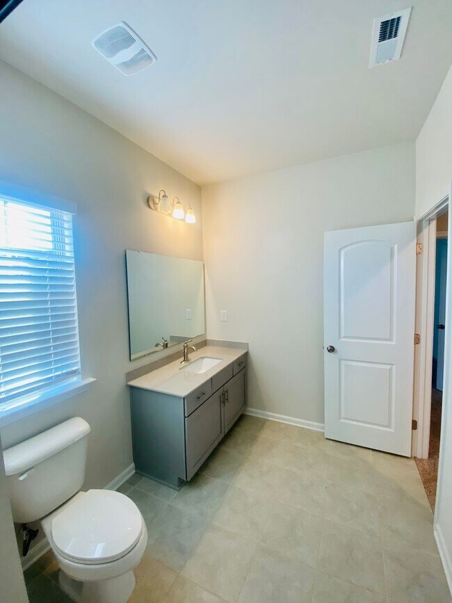 Building Photo - 3BR/2.5BA Townhouse in Matthews.