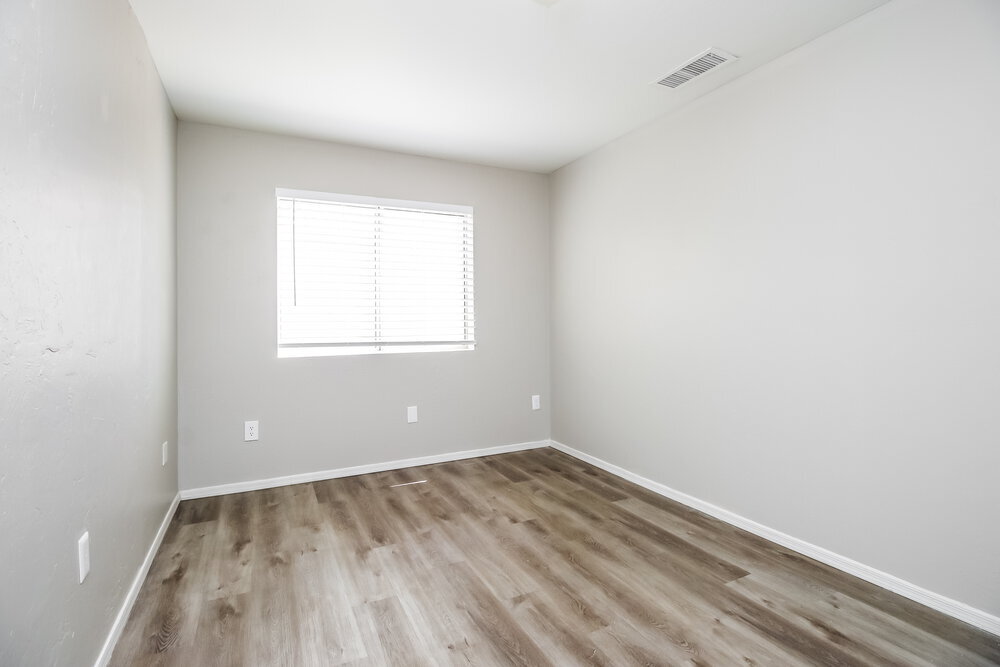 Building Photo - 927 E Glenmere Dr