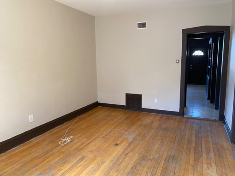 Building Photo - 4138 S Archer Ave