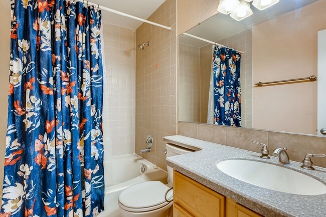 Building Photo - Stunning 2 Bedroom Near Lowry!!!!