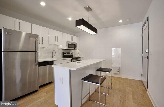 Primary Photo - 1616 Walnut St