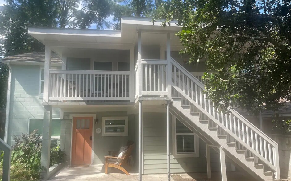 Building Photo - 224 Columbus Dr