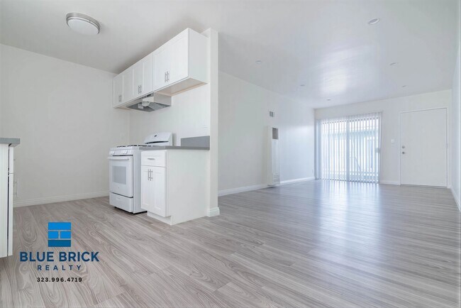 Building Photo - 14766 Delano St