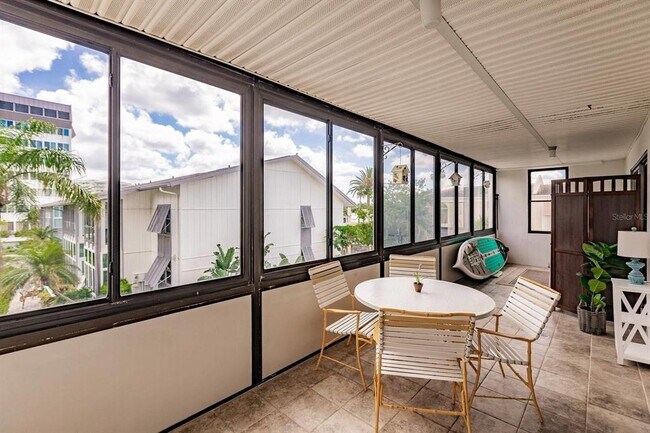 Building Photo - 1055 W Peppertree Dr