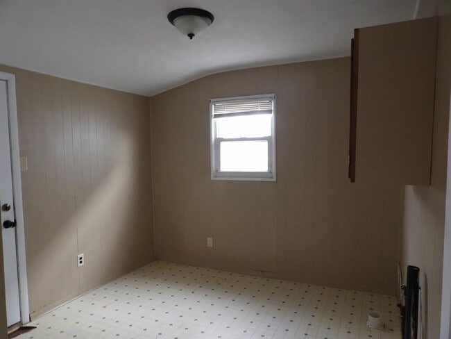 Building Photo - FOR RENT NOW