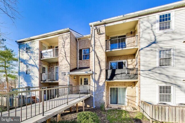 Building Photo - 8205 Whispering Oaks Way