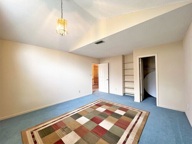 Building Photo - GREAT FARRAGUT LOCATION WITH INVITING FRONT PORCH CHARM!!!