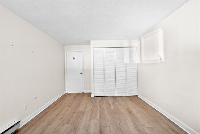 Building Photo - 79 Fountain Ln