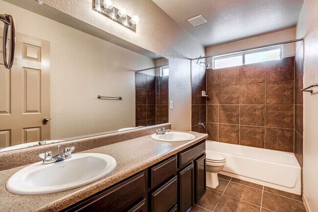 Building Photo - Prestigious Northeast Rental Home w/ Refri...