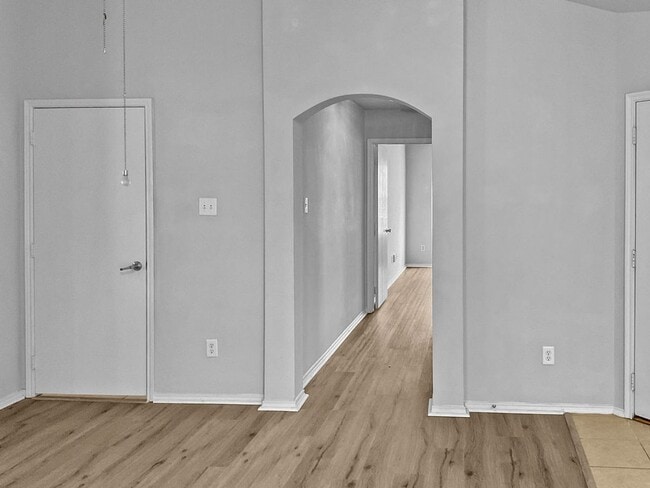 Building Photo - 6521 Regina Dr