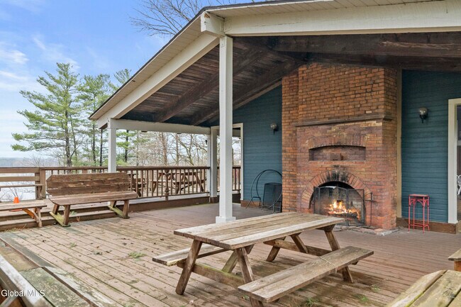 Building Photo - 19 Sarazen St