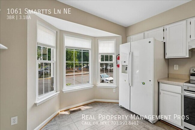 Building Photo - 1061 Smartts Ln NE