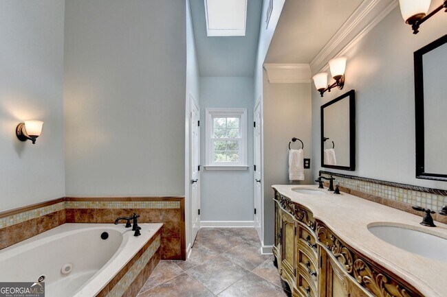 Building Photo - 2611 Briers N Dr