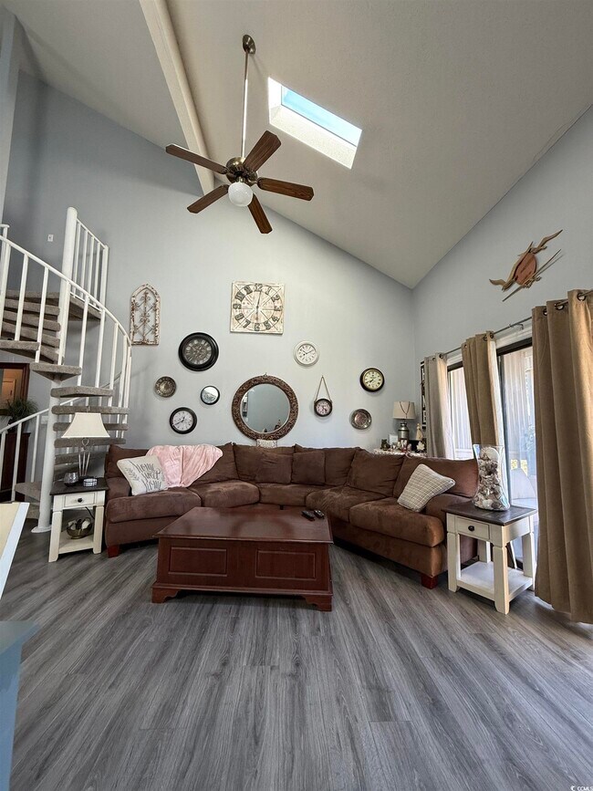 Building Photo - 1065 Plantation Dr W