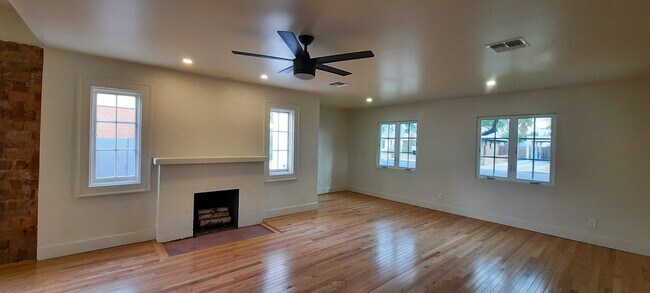 Building Photo - 2234 N Evergreen St