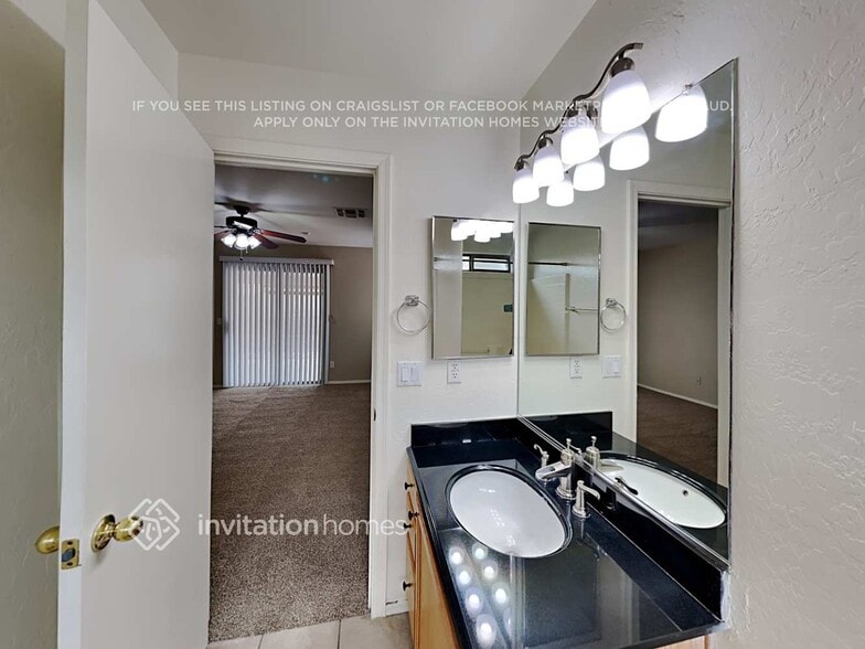 Building Photo - 10780 W Roanoke Ave