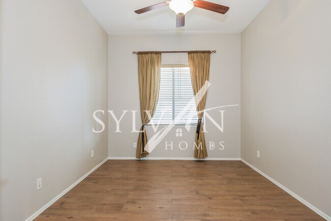 Building Photo - The living is easy in this 3 BR, 2 BA