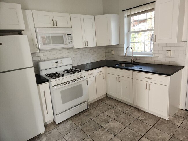 Building Photo - Prime West Philadelphia!